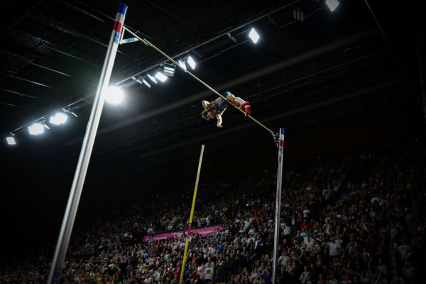 
      Mondo Duplantis breaks pole vault world record for 11th time, while his debut single plays around the stadium
    
