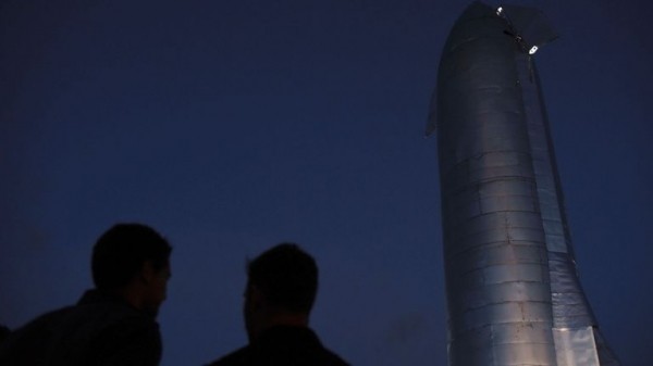 
                              Elon Musk unveils new SpaceX rocket Starship for private-round trips to moon and Mars
                      