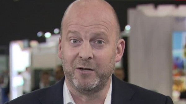 
                              Recession fear as Brexit blamed for services sector slump
                      