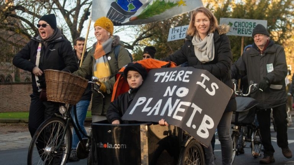 
                              Climate change: Thousands of children skip school to take part in protests
                      