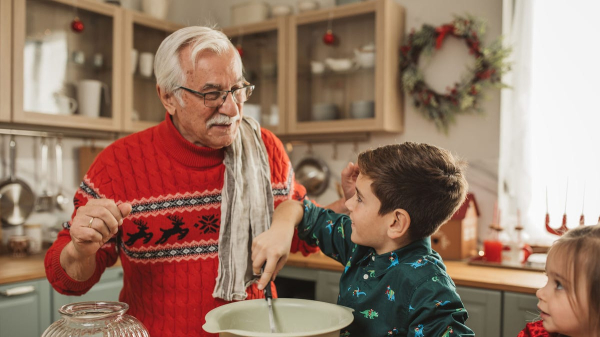 10 tips for dementia caregivers to make the holidays less stressful and more enjoyable