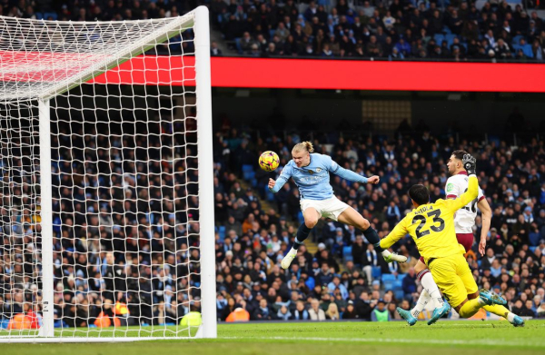 
      Erling Haaland signs huge 10-year contract with Manchester City
    