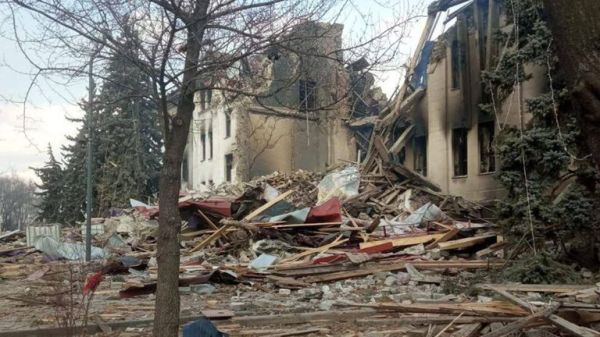 Actors who sheltered in Ukraine's Mariupol theatre bring story of bombing to the stage Actors who sheltered in Ukraine's Mariupol theatre bring story of bombing to the stage