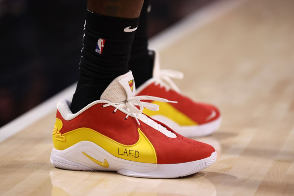 
      Los Angeles&rsquo; NBA teams return home hoping to provide a distraction from destructive wildfires
    