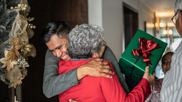 10 tips for dementia caregivers to make the holidays less stressful and more enjoyable