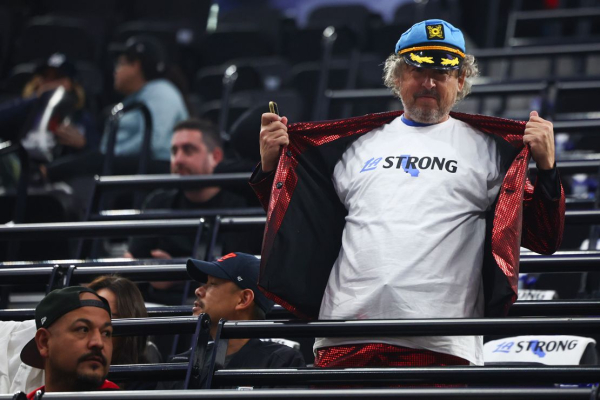 
      Los Angeles&rsquo; NBA teams return home hoping to provide a distraction from destructive wildfires
    
