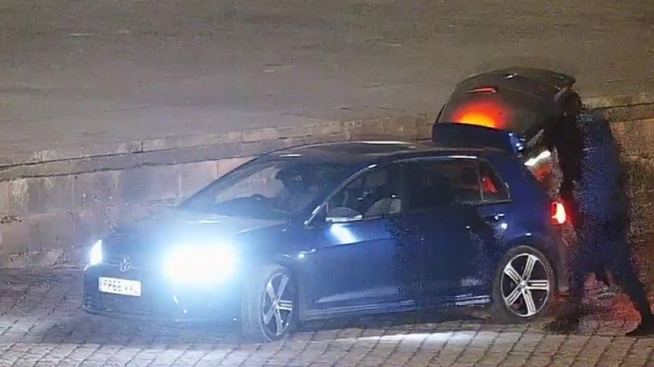 CCTV shows moment thieves roll &pound;4.75m gold toilet out of Blenheim Palace