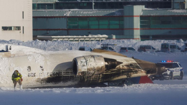 Emergency teams responding after plane crash in Toronto