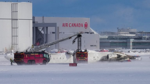 Emergency teams responding after plane crash in Toronto