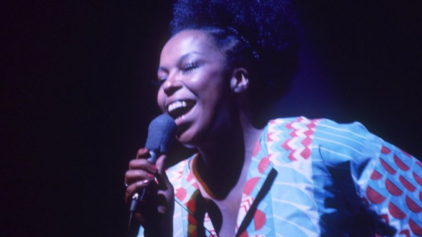 Killing Me Softly singer Roberta Flack dies, aged 88 Killing Me Softly singer Roberta Flack dies, aged 88