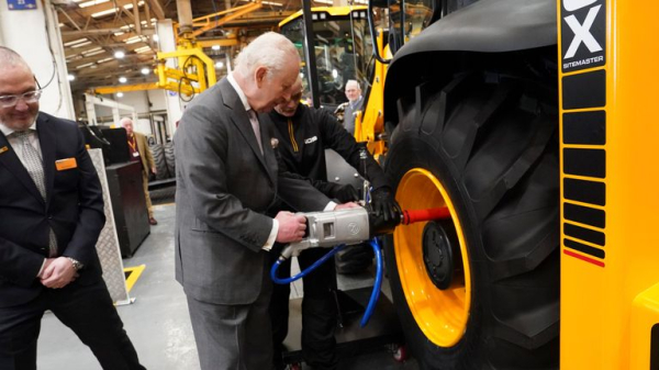 King enjoys 'a slurp' of beer during tasting session at Staffordshire brewery