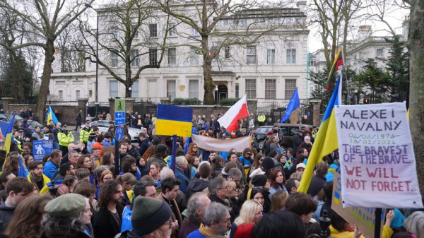 Thousands protest in London ahead of third anniversary of Ukraine war