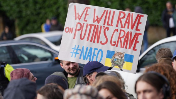 Thousands protest in London ahead of third anniversary of Ukraine war