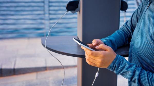 Excessive phone and screen use tied to manic symptoms for one group, study finds