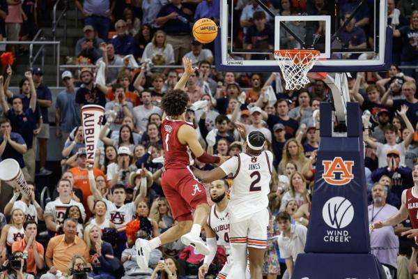 
      Dramatic overtime buzzer-beaters by Alabama and St. John&rsquo;s set the stage for March Madness
    