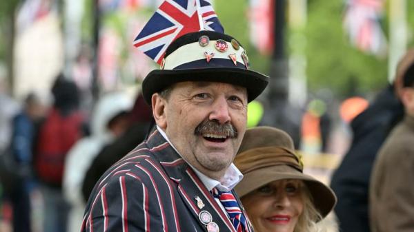 Royal Family watch flypast from Buckingham Palace to mark 80th anniversary of VE Day