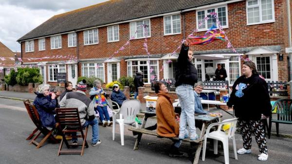Royal Family watch flypast from Buckingham Palace to mark 80th anniversary of VE Day