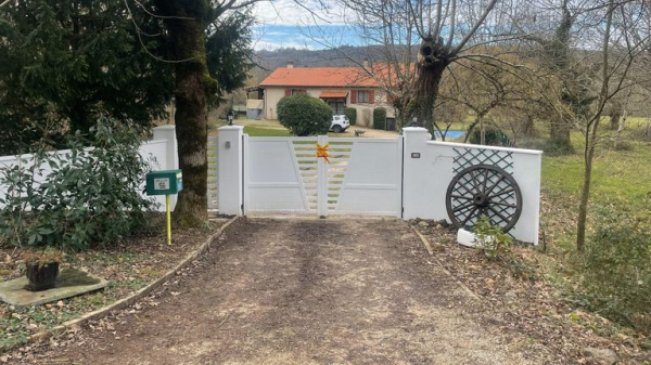 'Shock' after British couple found dead at home in south of France